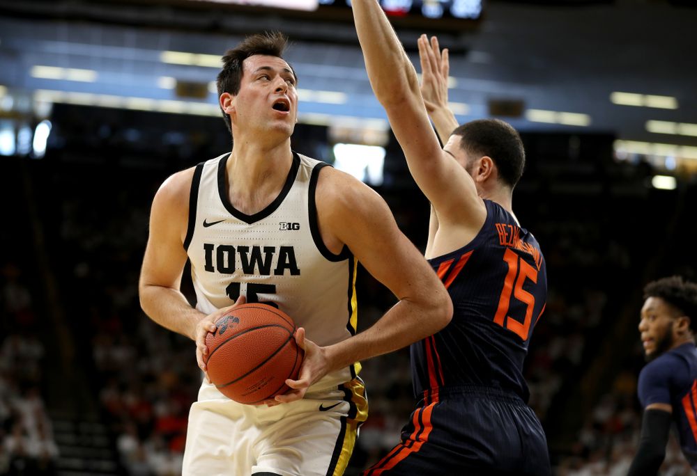 Iowa Hawkeyes forward Ryan Kriener (15) against the Illinois Fighting Illini Sunday, February 2, 2020 at Carver-Hawkeye Arena. (Brian Ray/hawkeyesports.com)