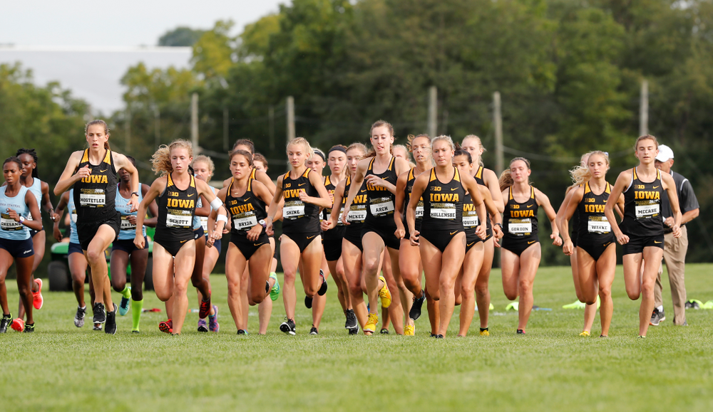 The Iowa Hawkeyes during the Hawkeye Invitational Friday, August 31, 2018 at the Ashton Cross Country Course. (Brian Ray/hawkeyesports.com)