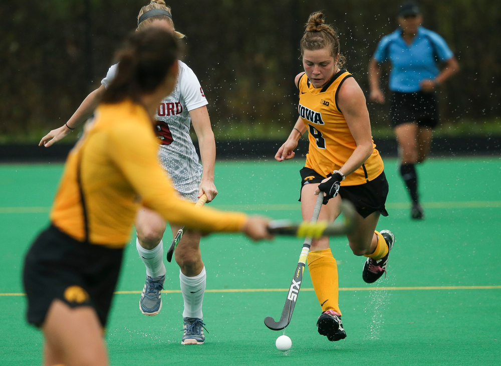 Iowa Hawkeyes midfielder Nikki Freeman (8) dribbles during a game against Stanford at Grant Field on October 7, 2018. (Tork Mason/hawkeyesports.com)