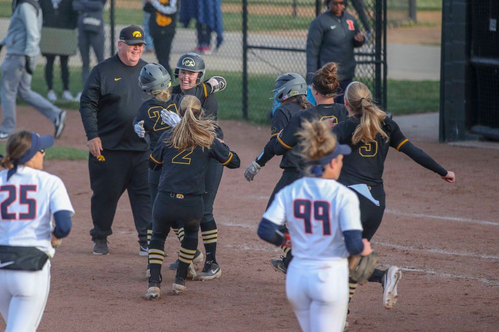 The Iowa softball team at softball vs Illinois game 3 on Saturday, April 13, 2019 at Bob Pearl Field. (Lily Smith/hawkeyesports.com)