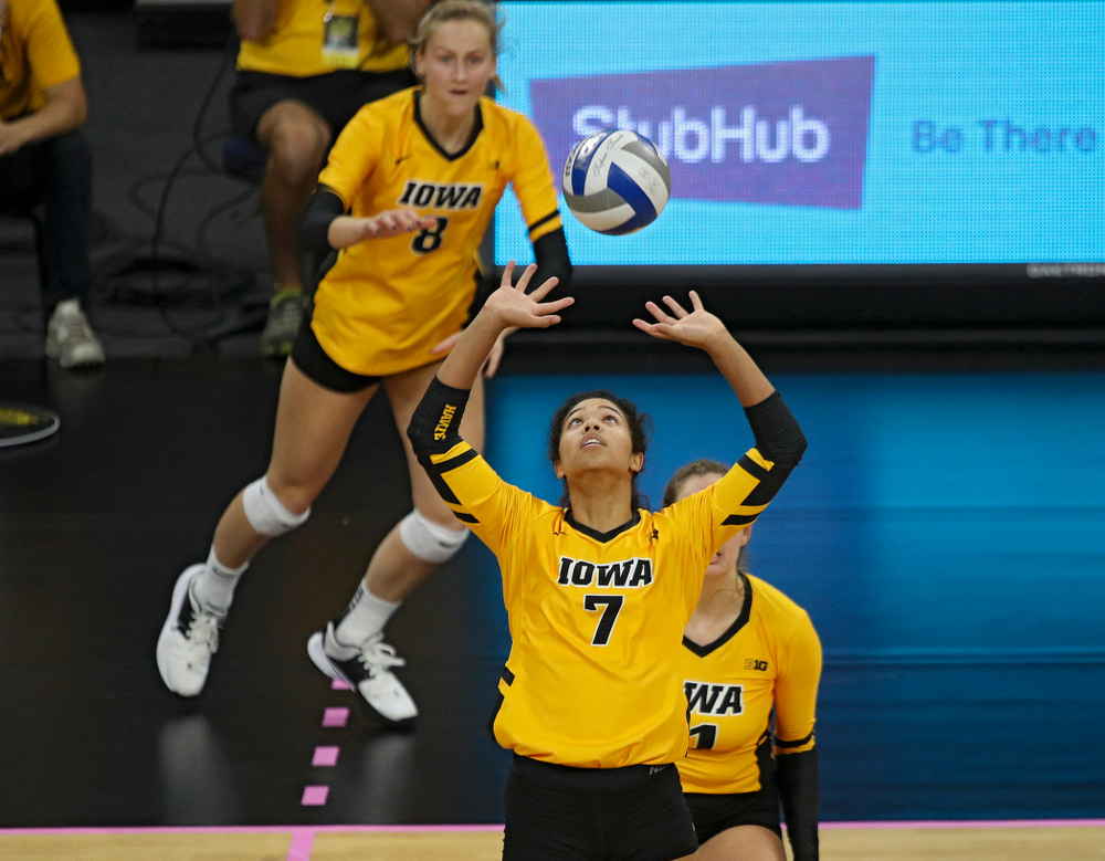Iowa’s Brie Orr (7) sets the ball during their match at Carver-Hawkeye Arena in Iowa City on Sunday, Oct 20, 2019. (Stephen Mally/hawkeyesports.com)