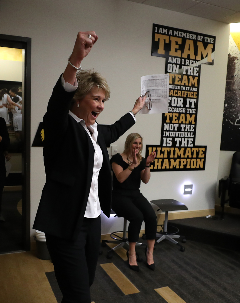 Iowa Hawkeyes head coach Lisa Bluder against the Iowa State Cyclones in the Iowa Corn Cy-Hawk Series Wednesday, December 5, 2018 at Carver-Hawkeye Arena. (Brian Ray/hawkeyesports.com)