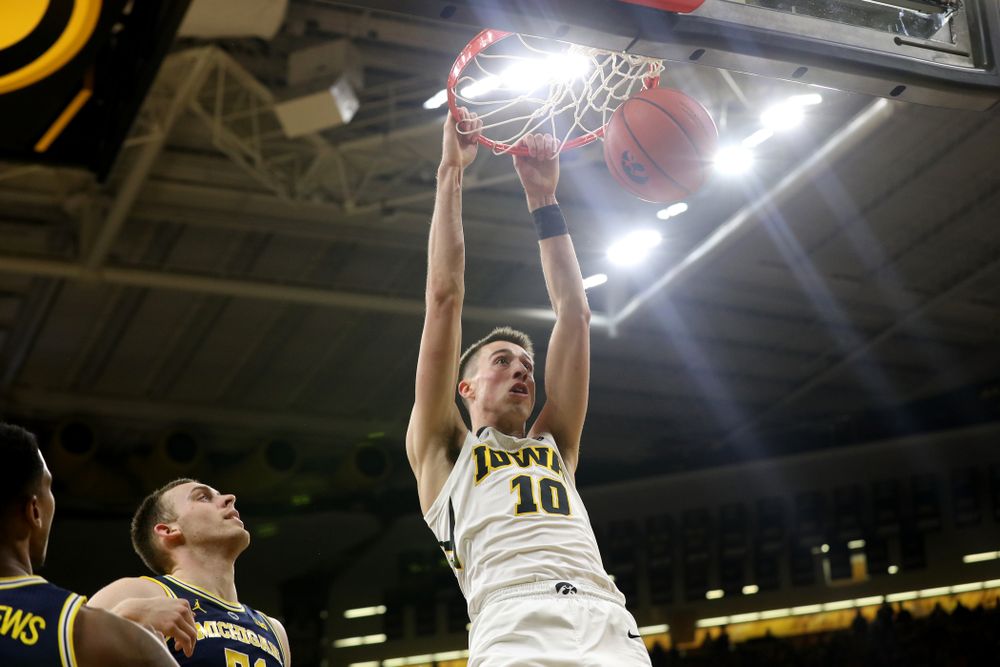 Iowa Hawkeyes guard Joe Wieskamp (10) dunks the ball against the Michigan Wolverines Friday, February 1, 2019 at Carver-Hawkeye Arena. (Brian Ray/hawkeyesports.com)
