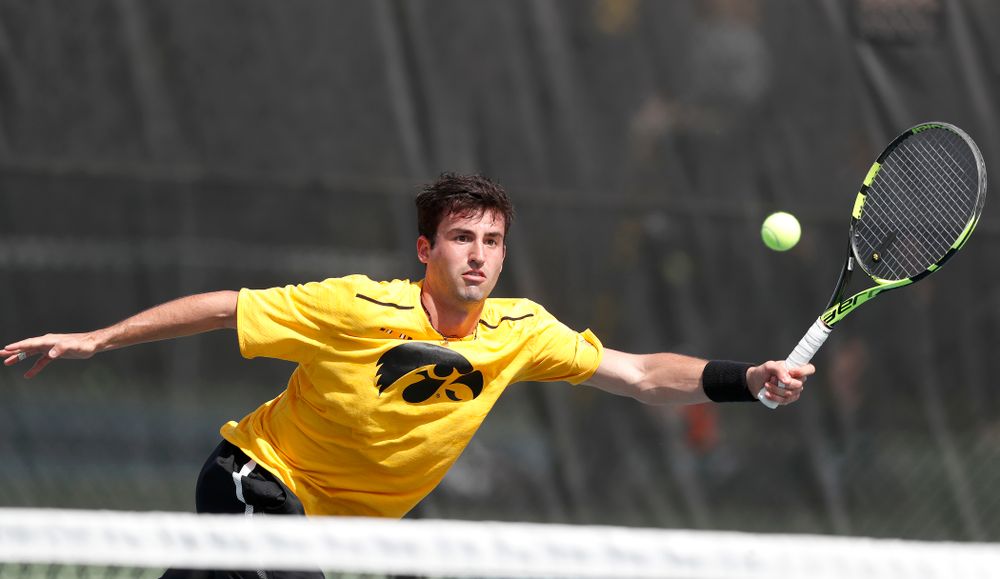 Josh Silverstein against Northwestern in the first round of the 2018 Big Ten Men's Tennis Tournament Thursday, April 26, 2018 at the Hawkeye Tennis and Recreation Complex. (Brian Ray/hawkeyesports.com)