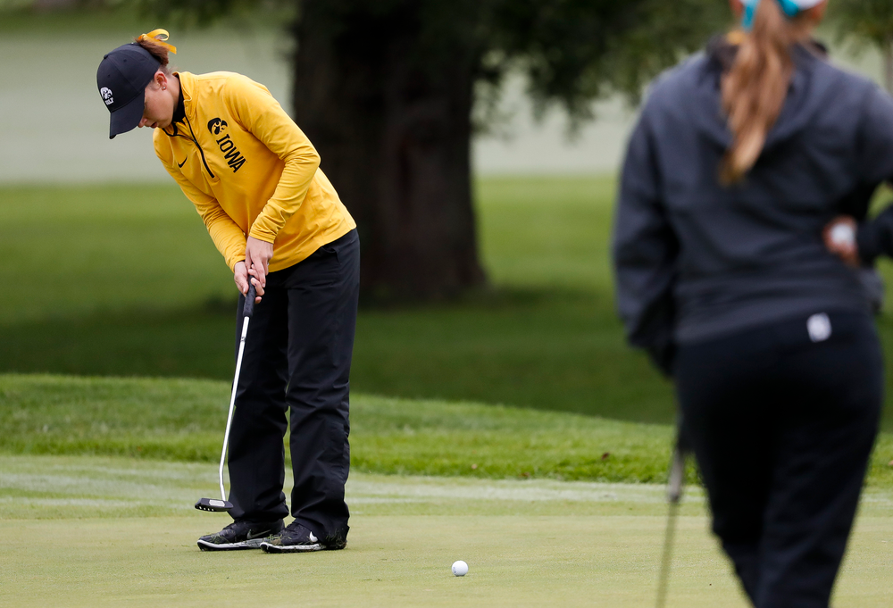 Iowa's Brett Permann putts during the Diane Thomason Invitational at Finkbine Golf Course on September 29, 2018. (Tork Mason/hawkeyesports.com)