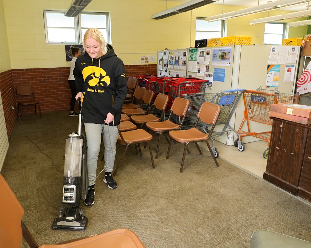 Iowa women's swimming and diving teammates clean the Coralville Community Food Pantry during the 21st annual ISAAC Hawkeye Day of Caring in Coralville on Sunday, Apr. 28, 2019. (Stephen Mally/hawkeyesports.com)