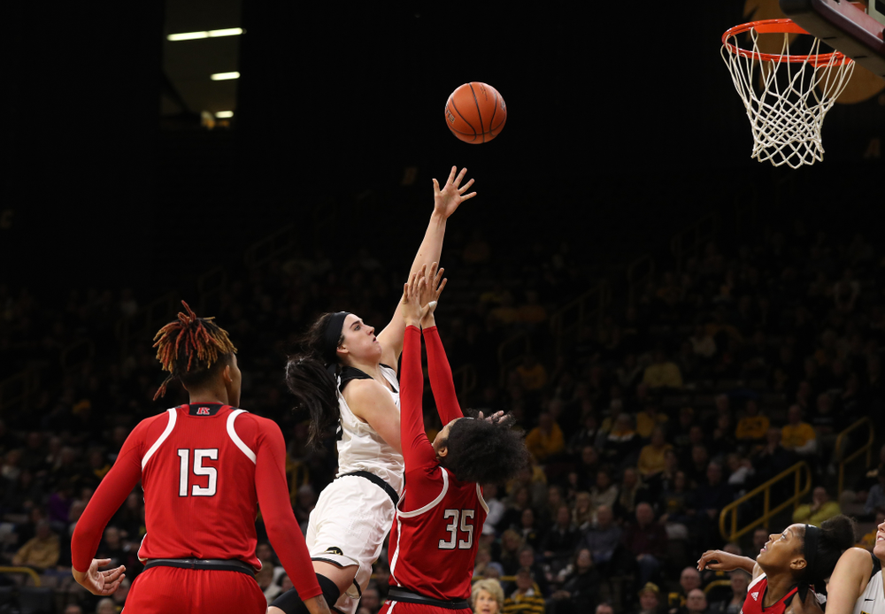 Iowa Hawkeyes forward Megan Gustafson (10) against the Rutgers Scarlet Knights Wednesday, January 23, 2019 at Carver-Hawkeye Arena. (Brian Ray/hawkeyesports.com)