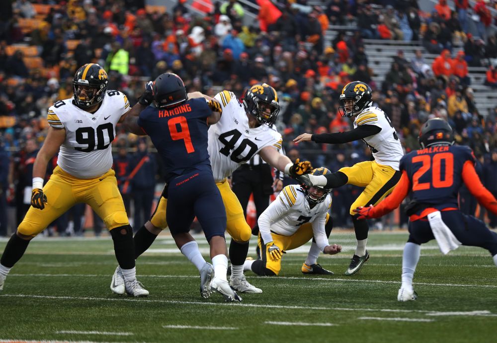 Iowa Hawkeyes place kicker Miguel Recinos (91) against the Illinois Fighting Illini Saturday, November 17, 2018 at Memorial Stadium in Champaign, Ill. (Brian Ray/hawkeyesports.com)