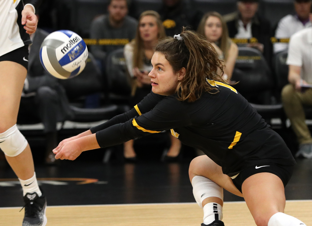Iowa Hawkeyes defensive specialist Molly Kelly (1) against the Northwestern Wildcats Wednesday, October 24, 2018 at Carver-Hawkeye Arena. (Brian Ray/hawkeyesports.com)