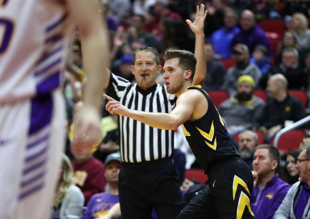 Iowa Hawkeyes guard Jordan Bohannon (3) against the Northern Iowa Panthers in the Hy-Vee Classic Saturday, December 15, 2018 at Wells Fargo Arena in Des Moines. (Brian Ray/hawkeyesports.com)
