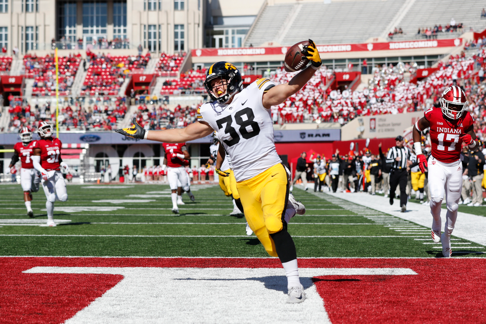 Iowa Hawkeyes tight end T.J. Hockenson (38) against the Indiana Hoosiers Saturday, October 13, 2018 at Memorial Stadium, in Bloomington, Ind. (Brian Ray/hawkeyesports.com)
