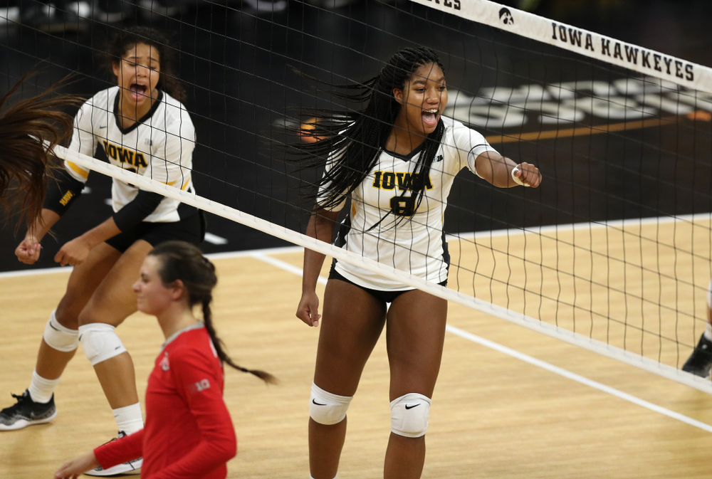 Iowa Hawkeyes middle blocker Amiya Jones (9) against the Ohio State Buckeyes Saturday, November 24, 2018 at Carver-Hawkeye Arena. (Brian Ray/hawkeyesports.com)
