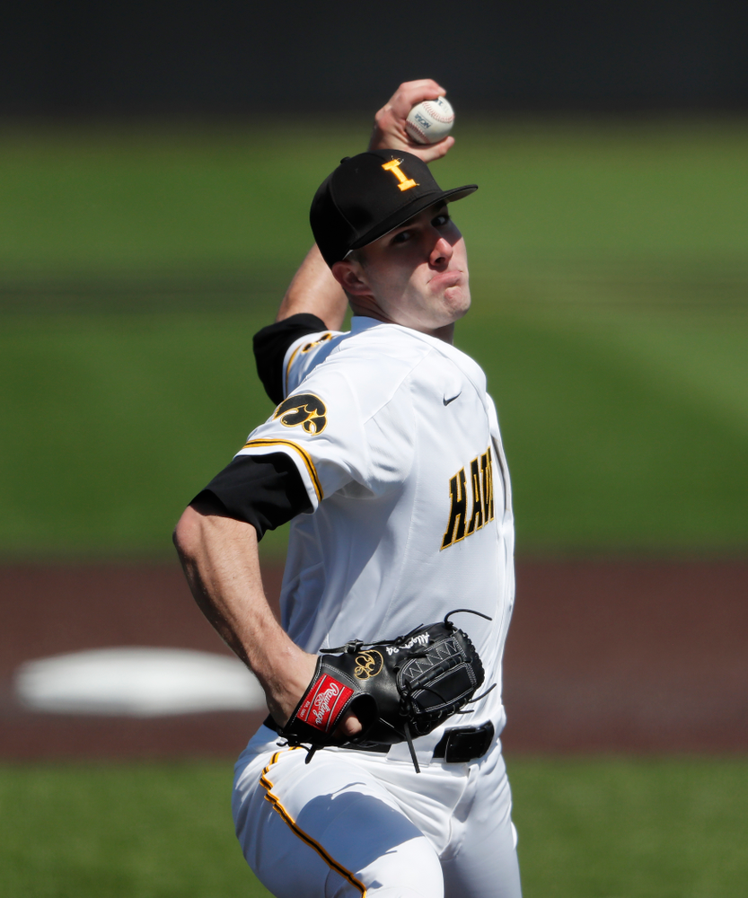 Iowa Hawkeyes pitcher Nick Allgeyer (24) against the Ohio State Buckeyes Saturday, April 7, 2018 at Duane Banks Field. (Brian Ray/hawkeyesports.com)