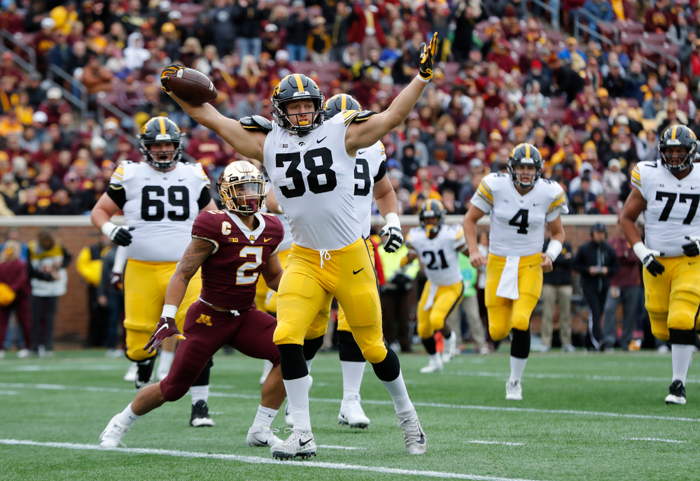 Iowa Hawkeyes tight end T.J. Hockenson (38) against the Minnesota Golden Gophers Saturday, October 6, 2018 at TCF Bank Stadium. (Brian Ray/hawkeyesports.com)