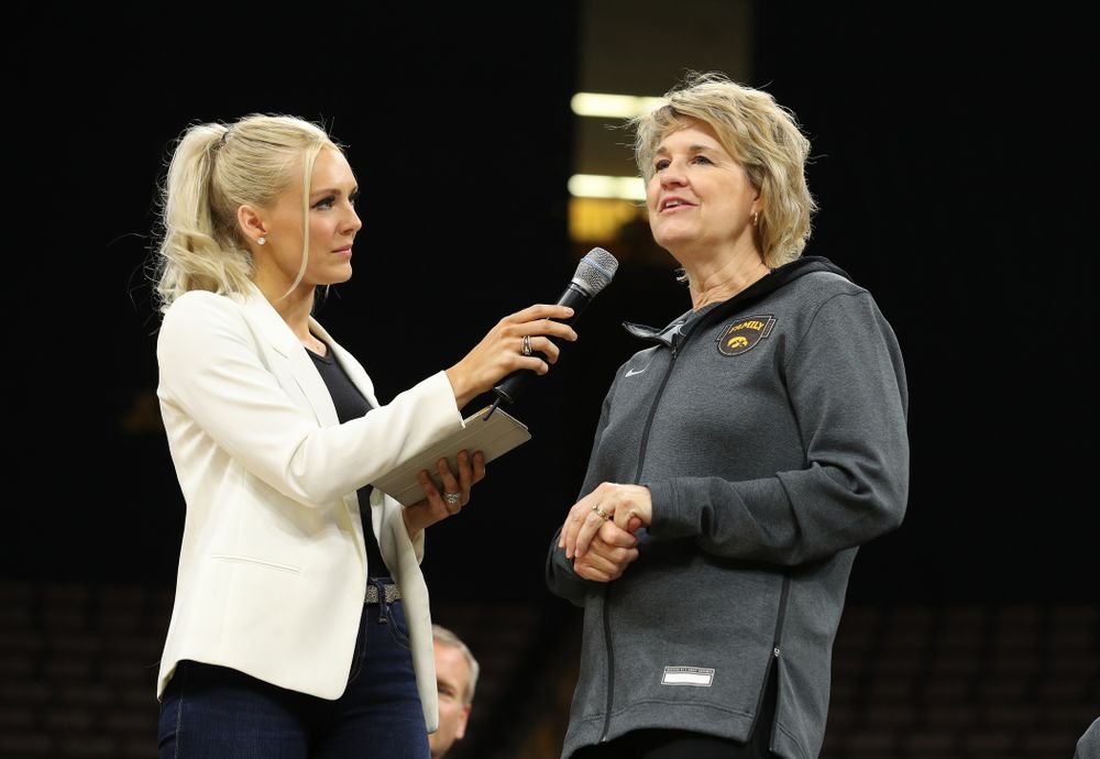 Laura Vandenberg interviews Iowa Hawkeyes head coach Lisa Bluder during the teamÕs Celebr-Eight event Wednesday, April 24, 2019 at Carver-Hawkeye Arena. (Brian Ray/hawkeyesports.com)