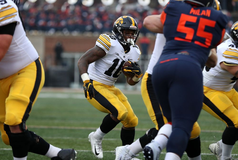 Iowa Hawkeyes running back Mekhi Sargent (10) against the Illinois Fighting Illini Saturday, November 17, 2018 at Memorial Stadium in Champaign, Ill. (Brian Ray/hawkeyesports.com)