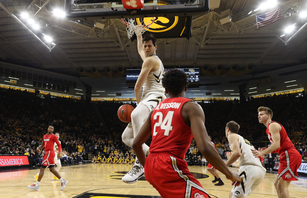 Iowa Hawkeyes forward Ryan Kriener (15) dunks the ball against the Ohio State Buckeyes Saturday, January 12, 2019 at Carver-Hawkeye Arena. (Brian Ray/hawkeyesports.com)