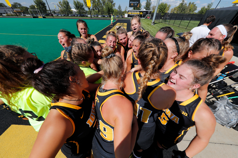 The Iowa Hawkeyes gather before their game against the Penn Quakers Friday, September 14, 2018 at Grant Field. (Brian Ray/hawkeyesports.com)