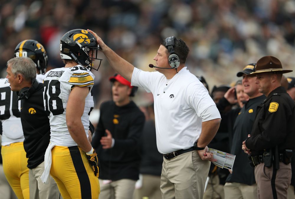 Iowa Hawkeyes offensive coordinator Brian Ferentz and tight end T.J. Hockenson (38) against the Purdue Boilermakers Saturday, November 3, 2018 Ross Ade Stadium in West Lafayette, Ind. (Brian Ray/hawkeyesports.com)