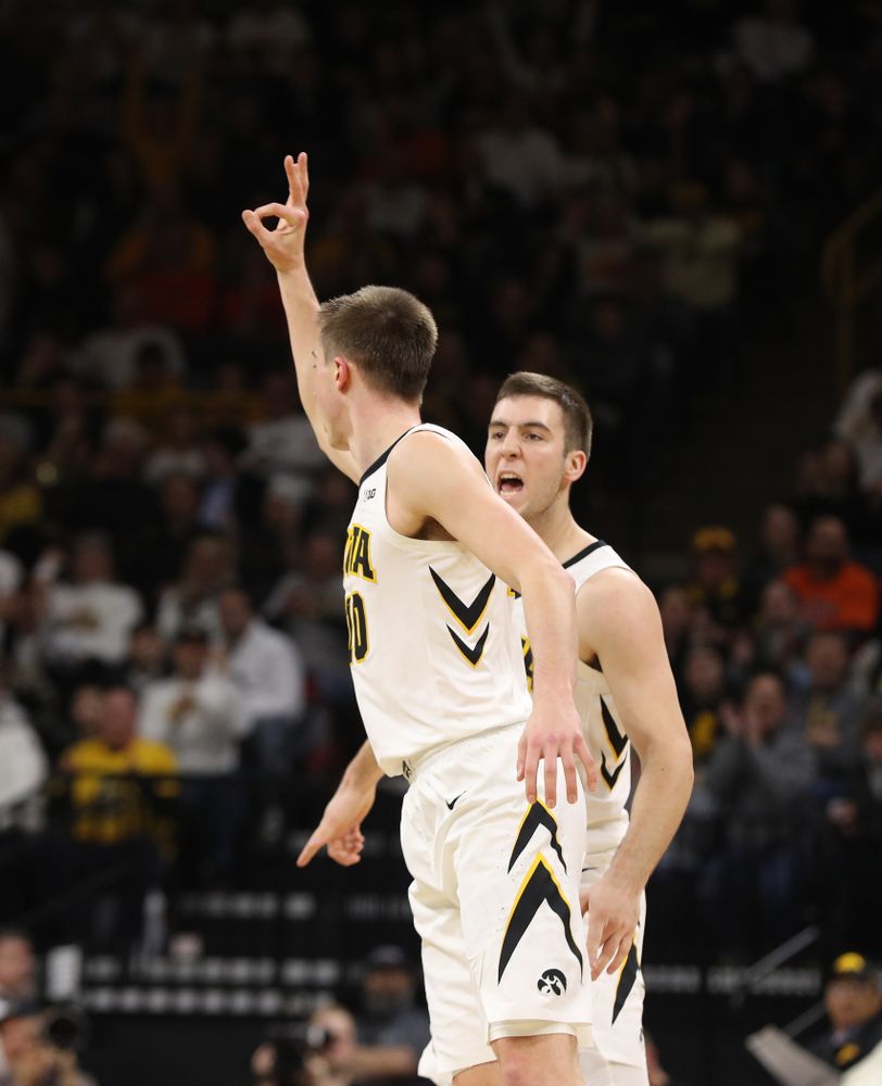 Iowa Hawkeyes guard Joe Wieskamp (10) knocks down a three point basket against the Illinois Fighting Illini Sunday, January 20, 2019 at Carver-Hawkeye Arena. (Brian Ray/hawkeyesports.com)