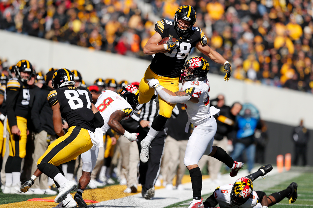 Iowa Hawkeyes tight end T.J. Hockenson (38) against the Maryland Terrapins Saturday, October 20, 2018 at Kinnick Stadium (Brian Ray/hawkeyesports.com)