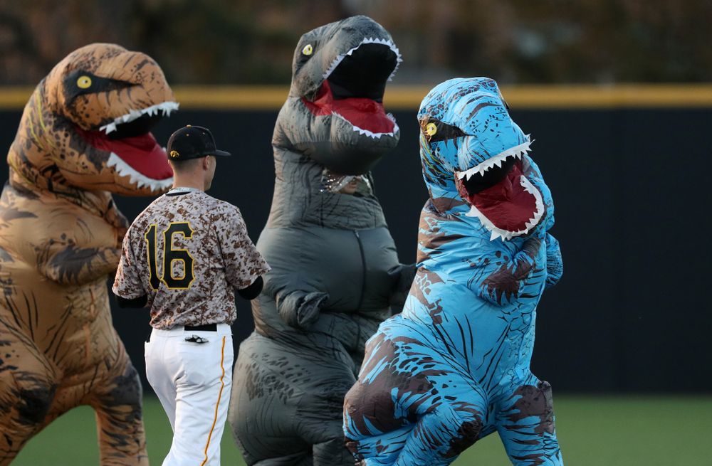 The dinosaur race during the Iowa Hawkeyes game against the Nebraska Cornhuskers on Military Appreciation Night Friday, April 19, 2019 at Duane Banks Field. (Brian Ray/hawkeyesports.com)