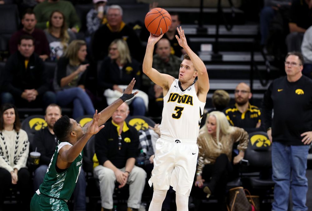 Iowa Hawkeyes guard Jordan Bohannon (3) against UW Green Bay Sunday, November 11, 2018 at Carver-Hawkeye Arena. (Brian Ray/hawkeyesports.com)