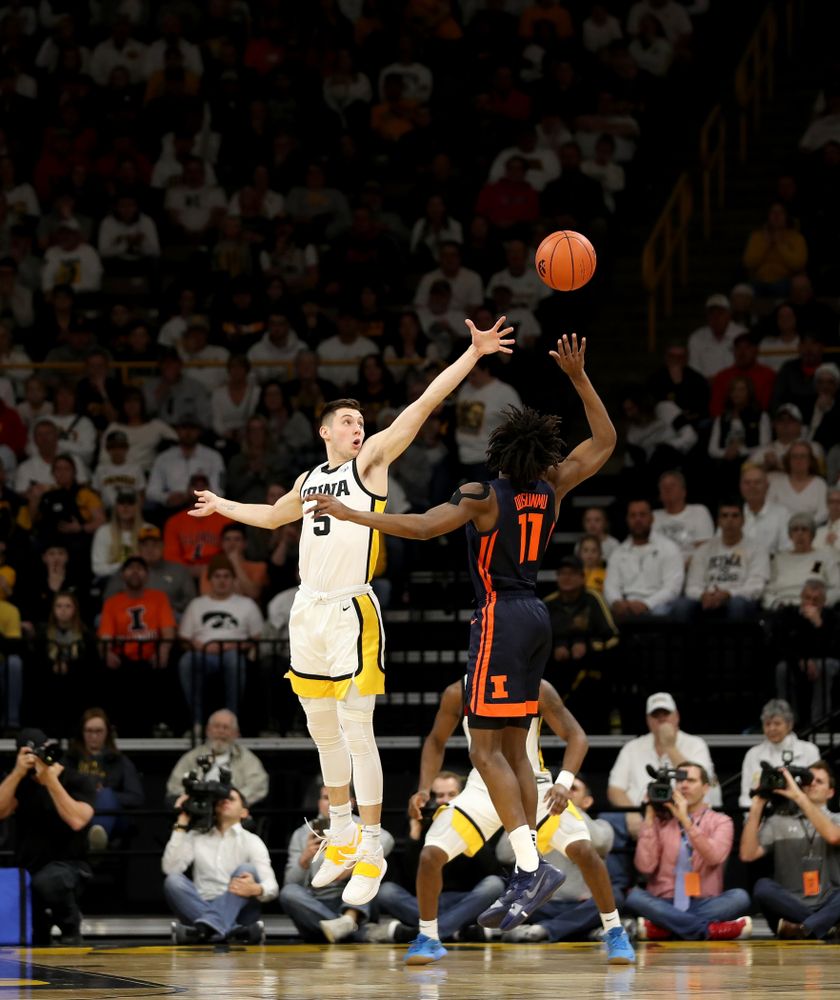 Iowa Hawkeyes guard CJ Fredrick (5) against the Illinois Fighting Illini Sunday, February 2, 2020 at Carver-Hawkeye Arena. (Brian Ray/hawkeyesports.com)