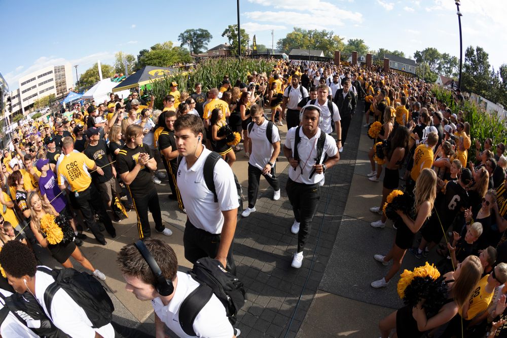 The Iowa Hawkeyes arrive for their game against the Northern Iowa Panthers Saturday, September 15, 2018 at Kinnick Stadium. (Brian Ray/hawkeyesports.com)