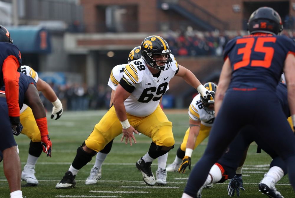 Iowa Hawkeyes offensive lineman Keegan Render (69) against the Illinois Fighting Illini Saturday, November 17, 2018 at Memorial Stadium in Champaign, Ill. (Brian Ray/hawkeyesports.com)