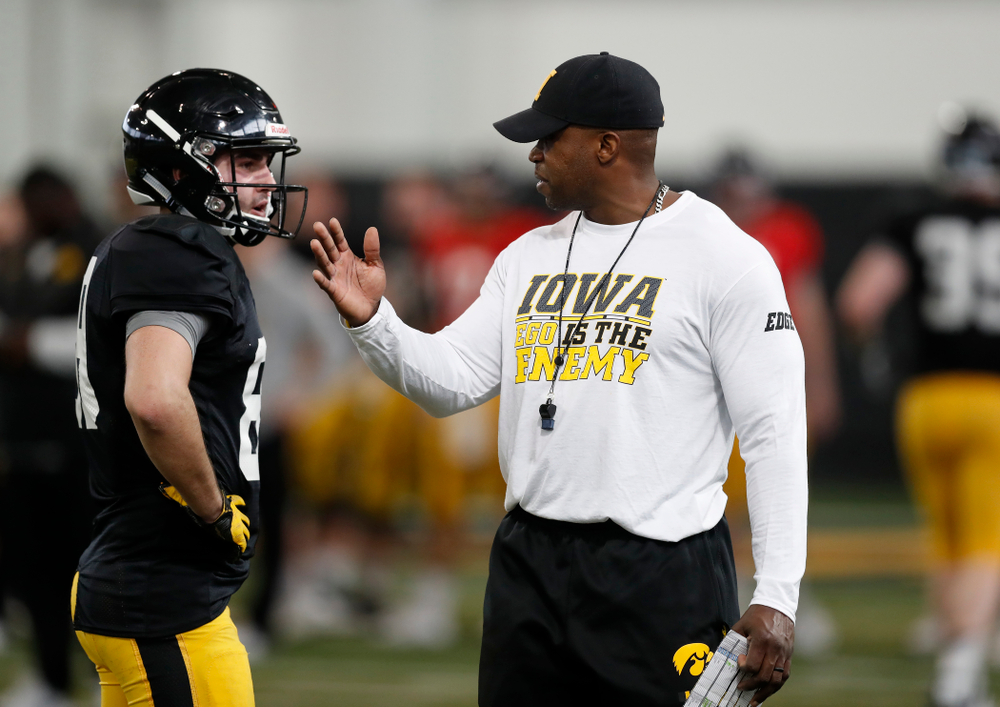 Iowa Hawkeyes wide receiver Matt VandeBerg (89) and wide receivers coach Kelton Copeland during spring practice Wednesday, March 28, 2018 at the Hansen Football Performance Center. (Brian Ray/hawkeyesports.com)