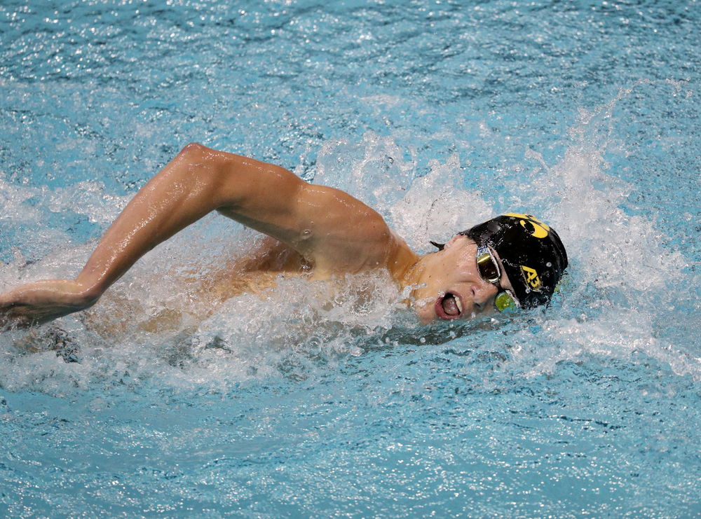 IowaÕs Andrew Fierke competes in the 1000-yard freestyle against Notre Dame and Illinois Saturday, January 11, 2020 at the Campus Recreation and Wellness Center. (Brian Ray/hawkeyesports.com)