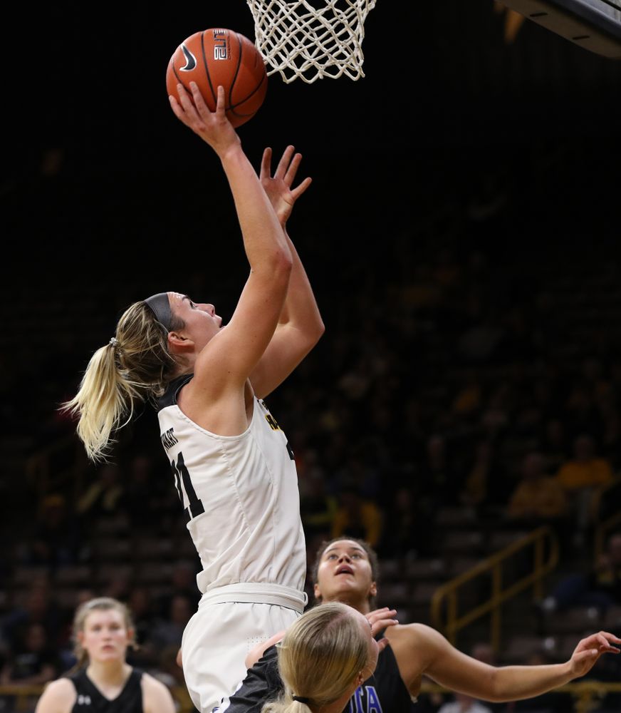 Iowa Hawkeyes forward Hannah Stewart (21) against Dakota Wesleyan University Tuesday, November 6, 2018 at Carver-Hawkeye Arena. (Brian Ray/hawkeyesports.com)