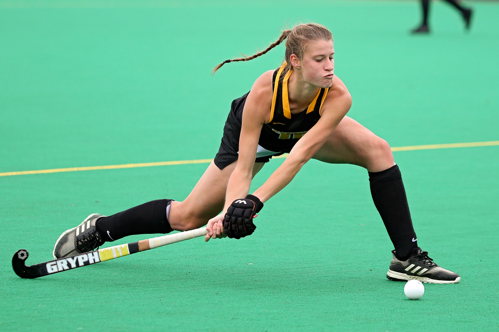 Iowa’s Esme Gibson (15) lines up a shot during the fourth quarter of their game at Grant Field in Iowa City on Saturday, Oct 26, 2019. (Stephen Mally/hawkeyesports.com)