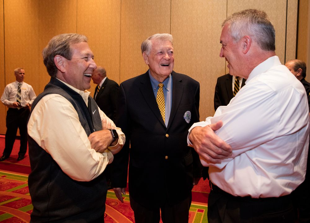 Legendary Hawkeye Football Coach Hayden Fry talks with UI President Bruce Harreld and UI Director of Athletics Gary Barta before the unveiling of his statue during Fry Fest Friday, September 2, 2016 at the Coralville Marriott Hotel and Conference Center. (Brian Ray/hawkeyesports.com)