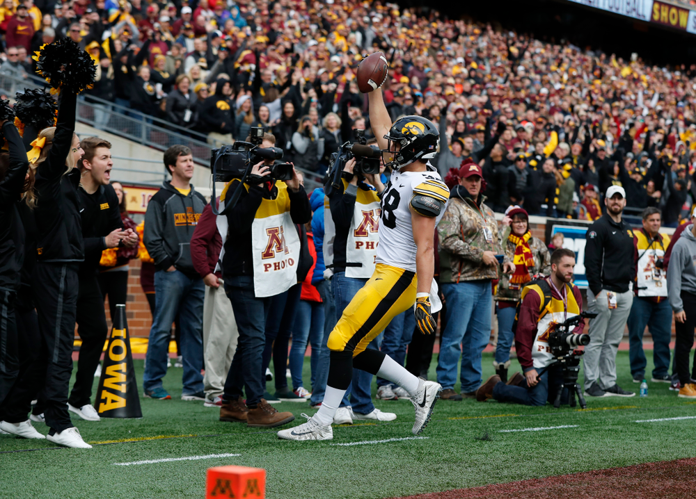 Iowa Hawkeyes tight end T.J. Hockenson (38) scores on a fake field goal against the Minnesota Golden Gophers Saturday, October 6, 2018 at TCF Bank Stadium. (Brian Ray/hawkeyesports.com)