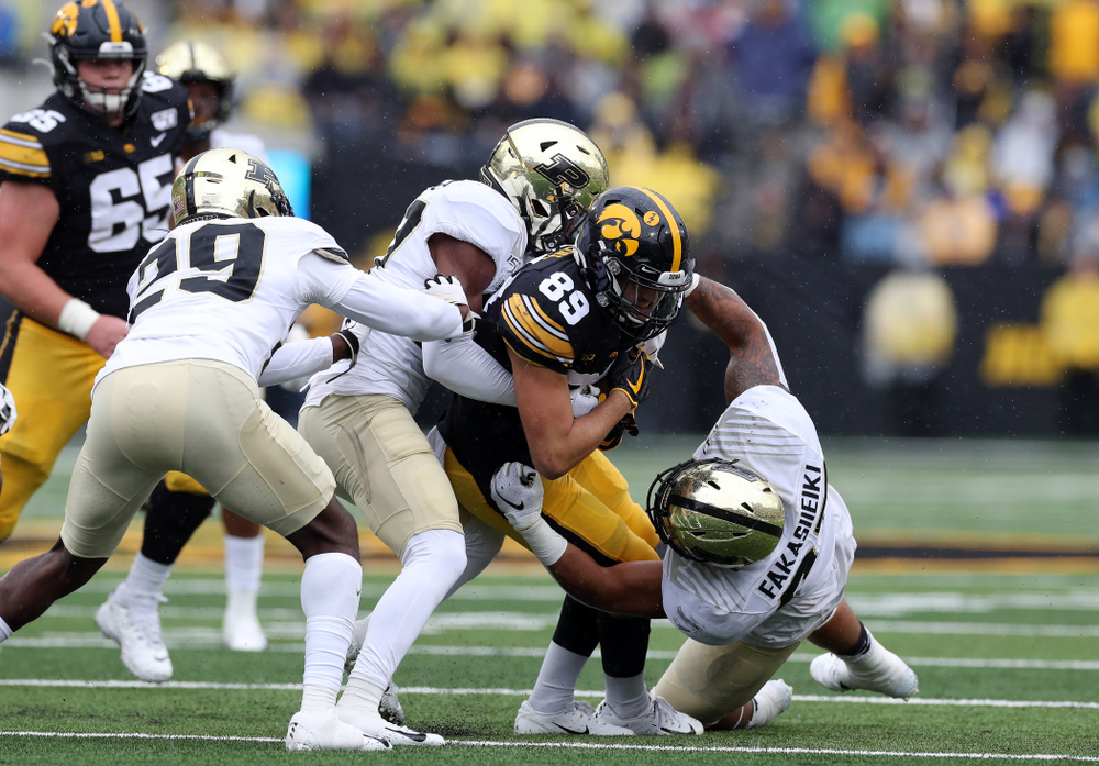 Iowa Hawkeyes wide receiver Nico Ragaini (89) against the Purdue Boilermakers Saturday, October 19, 2019 at Kinnick Stadium. (Brian Ray/hawkeyesports.com)