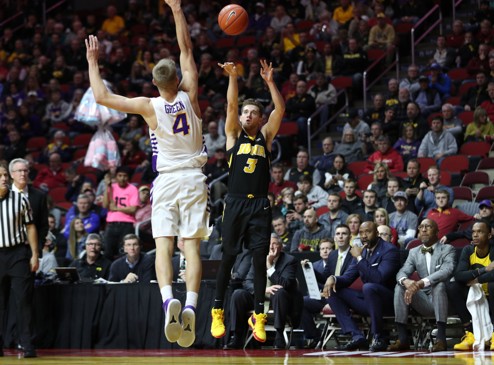 Iowa Hawkeyes guard Jordan Bohannon (3) against the Northern Iowa Panthers in the Hy-Vee Classic Saturday, December 15, 2018 at Wells Fargo Arena in Des Moines. (Brian Ray/hawkeyesports.com)