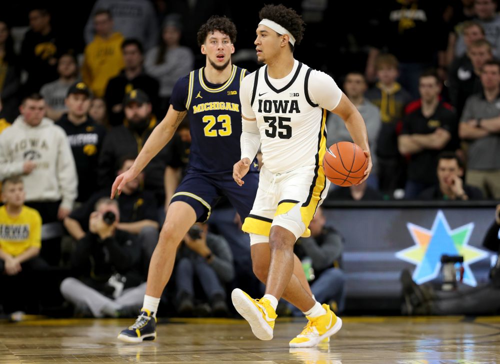 Iowa Hawkeyes forward Cordell Pemsl (35) against the Michigan Wolverines Friday, January 17, 2020 at Carver-Hawkeye Arena. (Brian Ray/hawkeyesports.com)