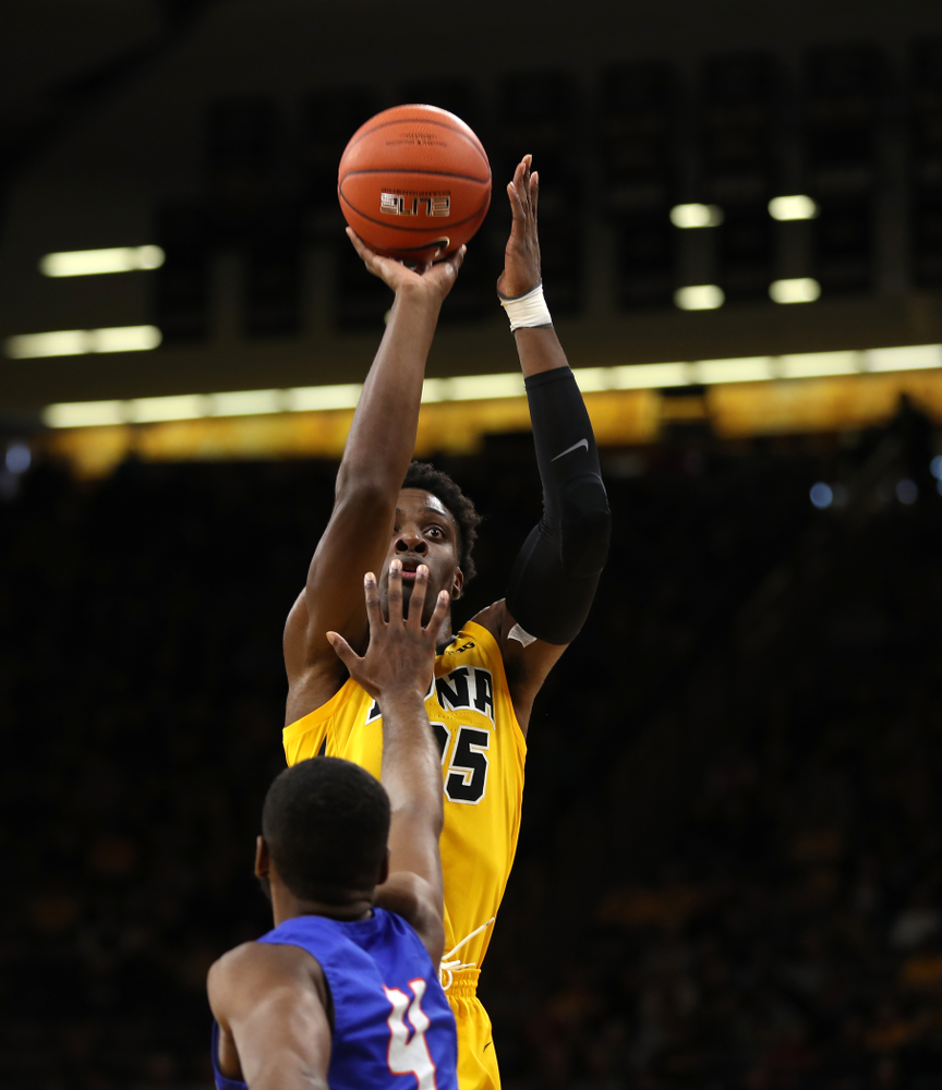 Iowa Hawkeyes forward Tyler Cook (25) against the Savannah State Tigers Saturday, December 22, 2018 at Carver-Hawkeye Arena. (Brian Ray/hawkeyesports.com)