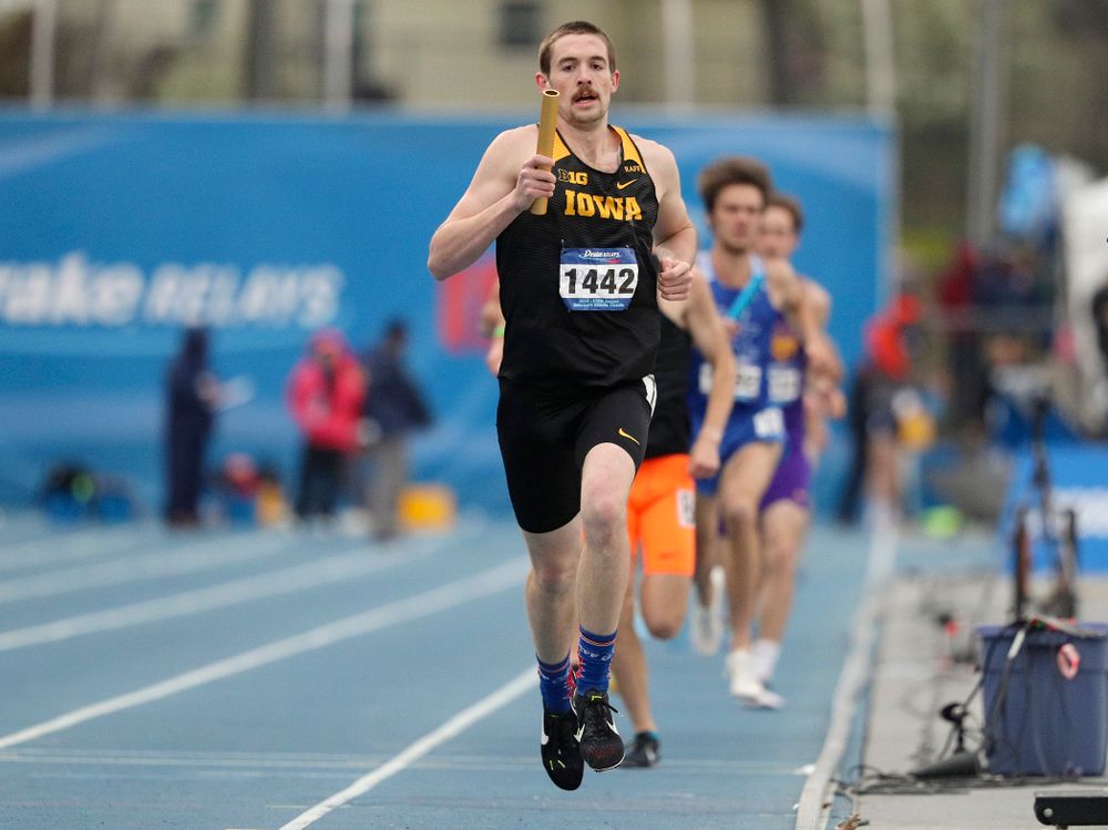 Iowa's Nolan Teubel runs the men's distance medley relay event during the third day of the Drake Relays at Drake Stadium in Des Moines on Saturday, Apr. 27, 2019. (Stephen Mally/hawkeyesports.com)