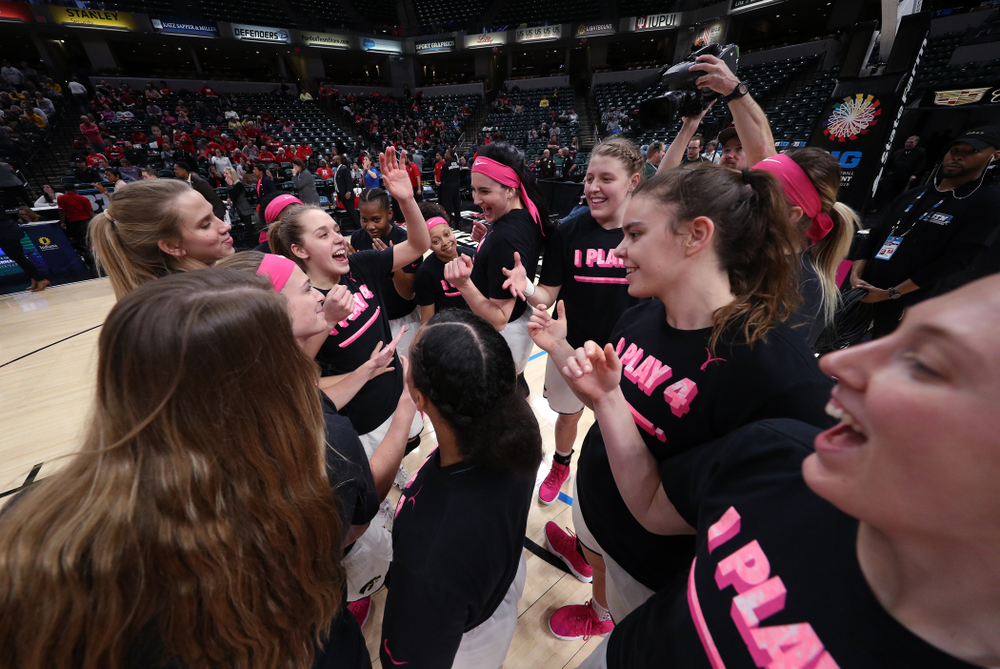The Iowa Hawkeyes against the Rutgers Scarlet Knights in the semi-finals of the Big Ten Tournament Saturday, March 9, 2019 at Bankers Life Fieldhouse in Indianapolis, Ind. (Brian Ray/hawkeyesports.com)