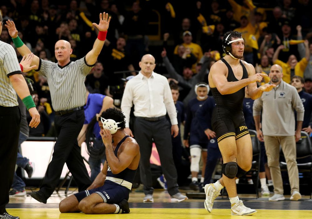Iowa’s Michael Kemerer wrestles Penn State’s Mark Hall at 174 pounds Friday, January 31, 2020 at Carver-Hawkeye Arena. Kemerer won the match 11-6. (Brian Ray/hawkeyesports.com)
