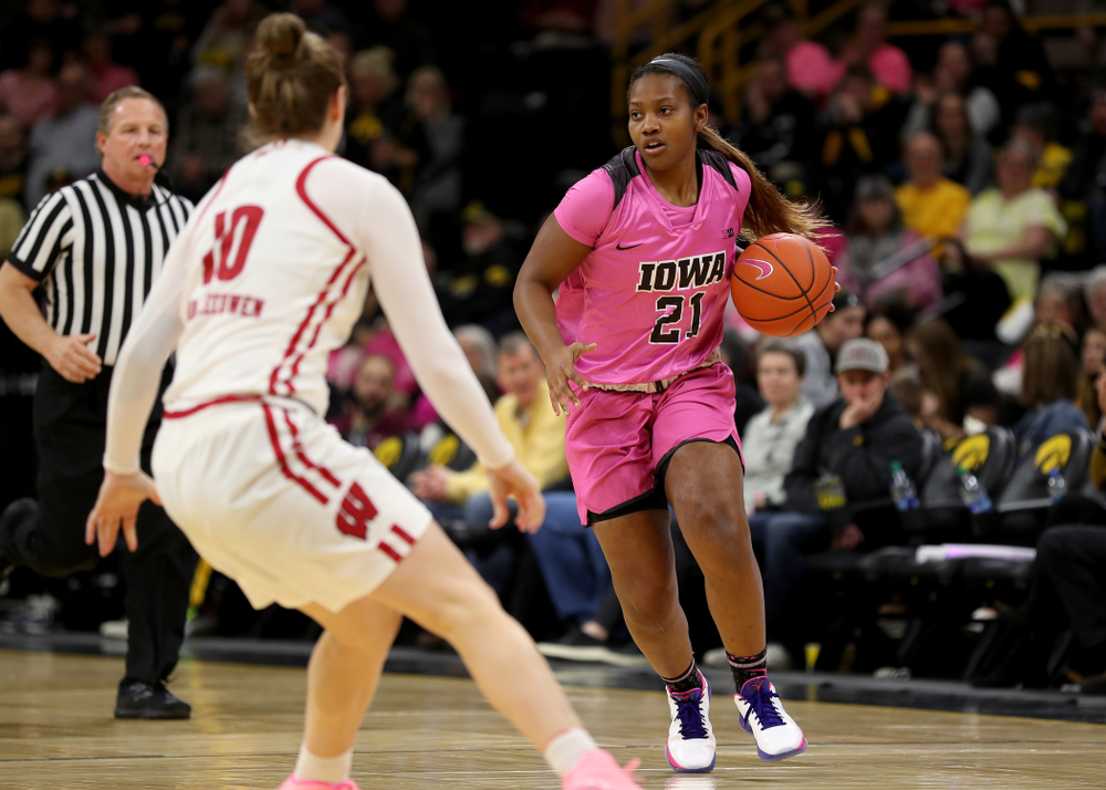Iowa Hawkeyes guard Zion Sanders (21) against the Wisconsin Badgers Sunday, February 16, 2020 at Carver-Hawkeye Arena. (Brian Ray/hawkeyesports.com)