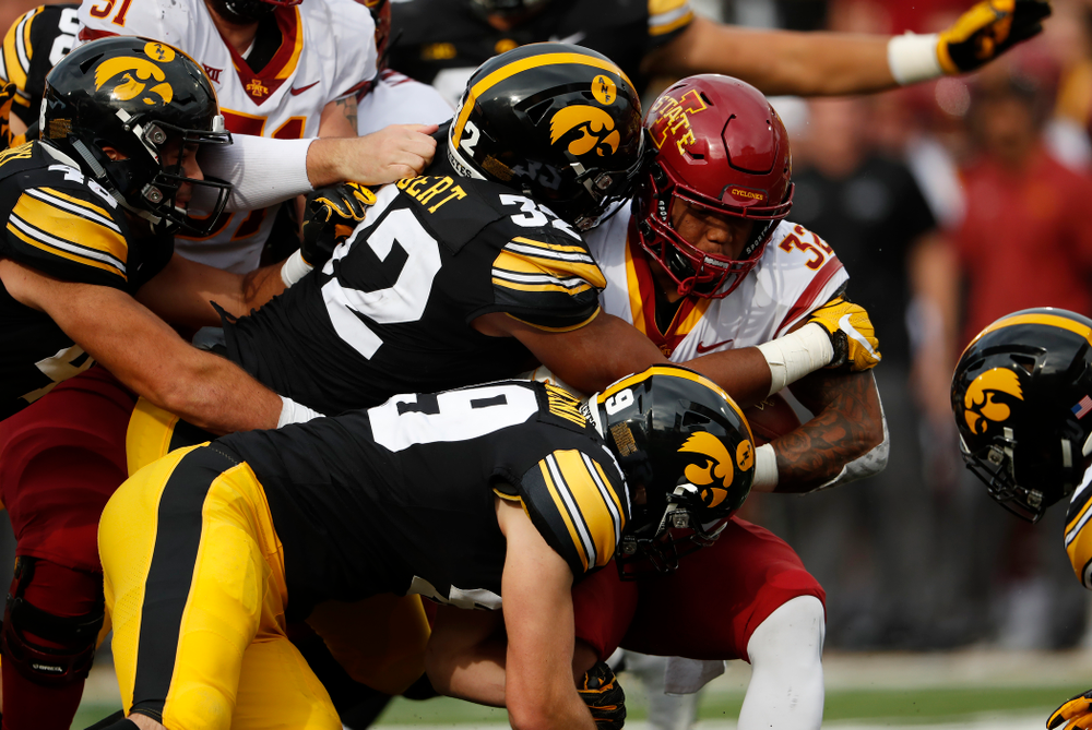 Iowa Hawkeyes linebacker Djimon Colbert (32) and linebacker Nick Niemann (49) against the Iowa State Cyclones Saturday, September 8, 2018 at Kinnick Stadium. (Brian Ray/hawkeyesports.com)