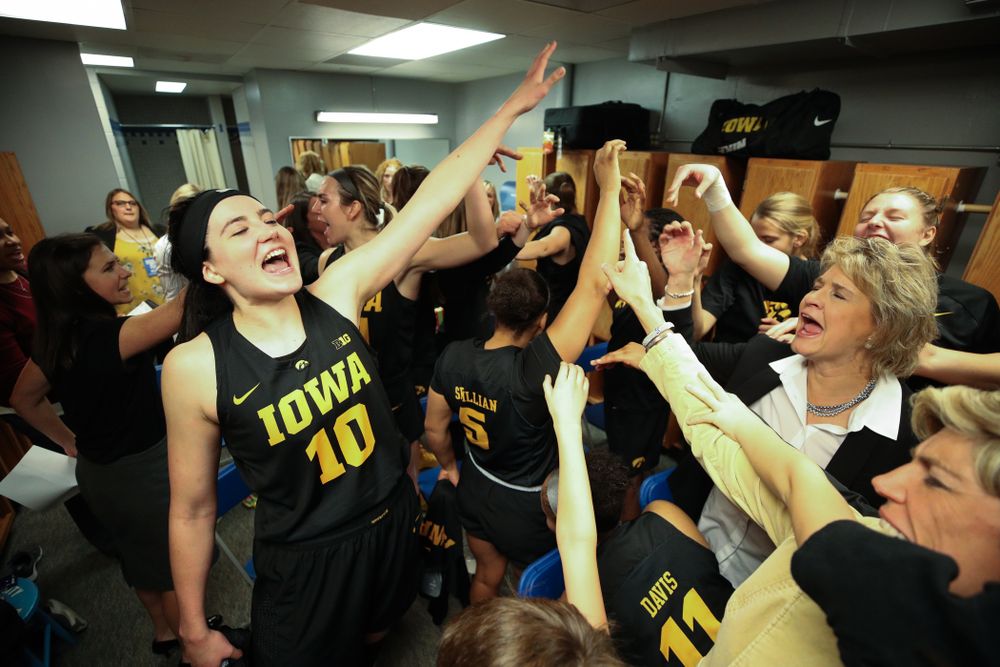 The Iowa Hawkeyes gather in the locker room following their victory over the Drake Bulldogs Friday, December 21, 2018 at the Knapp Center in Des Moines. (Brian Ray/hawkeyesports.com)