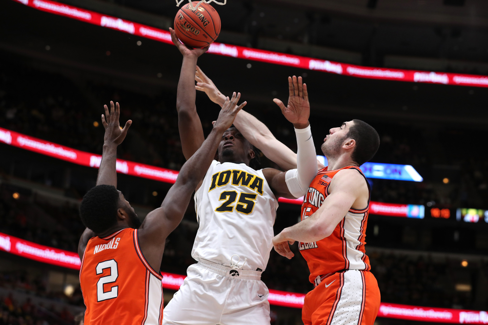 Iowa Hawkeyes forward Tyler Cook (25) against the Illinois Fighting Illini in the 2019 Big Ten Men's Basketball Tournament Thursday, March 14, 2019 at the United Center in Chicago. (Brian Ray/hawkeyesports.com)