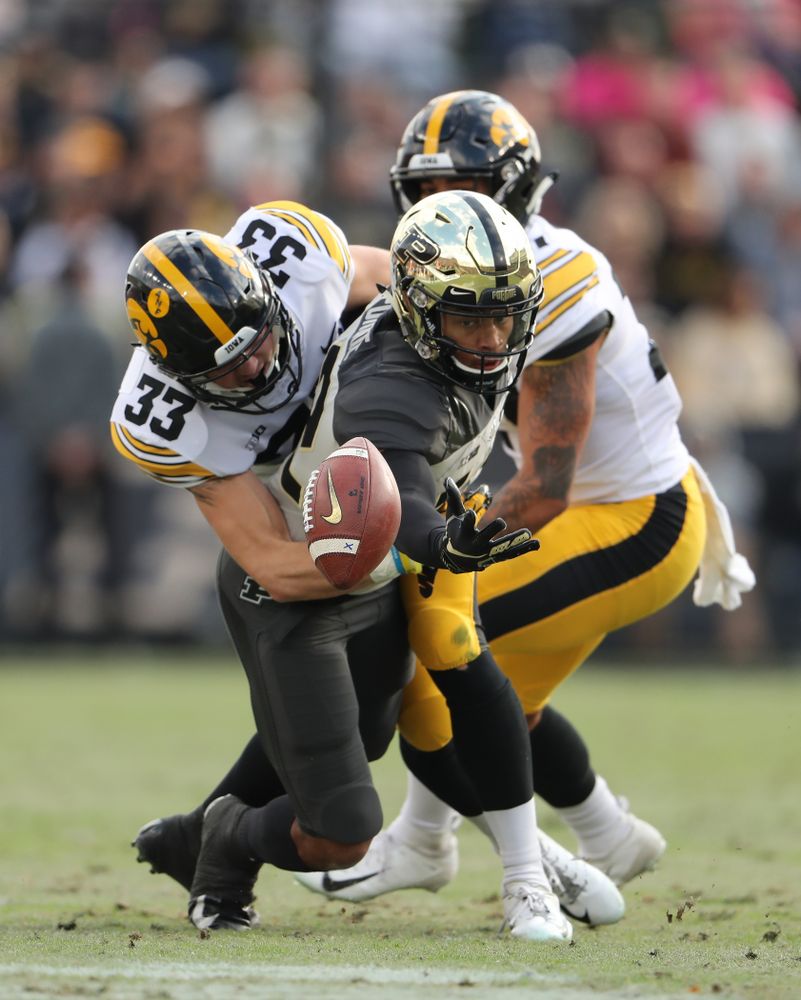 Iowa Hawkeyes defensive back Riley Moss (33) breaks up a pass against the Purdue Boilermakers Saturday, November 3, 2018 Ross Ade Stadium in West Lafayette, Ind. (Brian Ray/hawkeyesports.com)