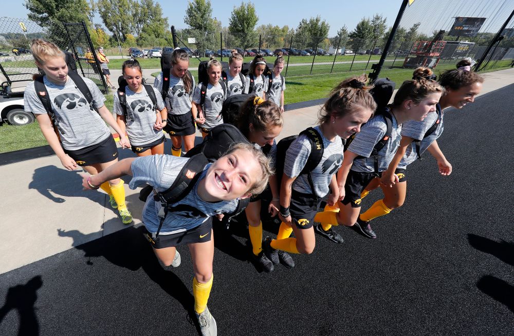 The sophomores cross the line before their game against Indiana Sunday, September 16, 2018 at Grant Field. (Brian Ray/hawkeyesports.com)
