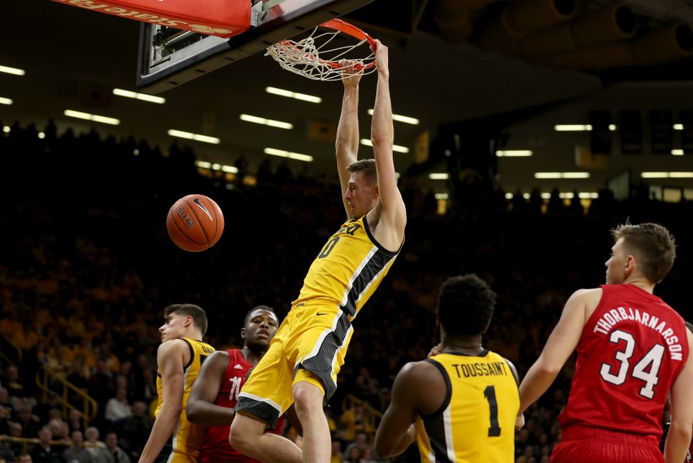 Iowa Hawkeyes guard Joe Wieskamp (10) dunks the ball against the Nebraska Cornhuskers Saturday, February 8, 2020 at Carver-Hawkeye Arena. (Brian Ray/hawkeyesports.com)